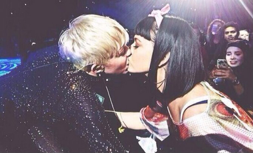 Miley Cyrus besó a Katy Perry durante concierto