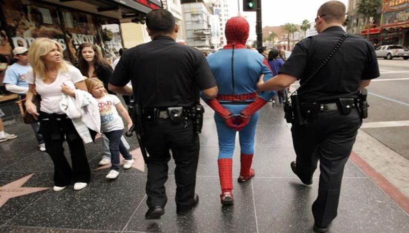 El ‘Hombre Araña’ fue arrestado por golpear a un policía