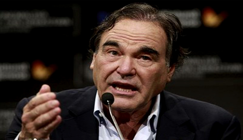 Oliver Stone dice que como dramaturgo solo busca ‘la verdad’