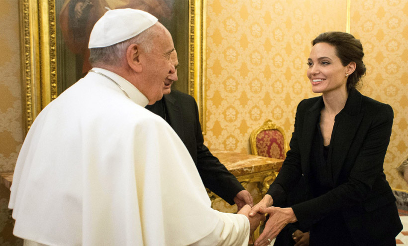 Angelina Jolie presentó ‘Invencible’ en el Vaticano y saludó al papa