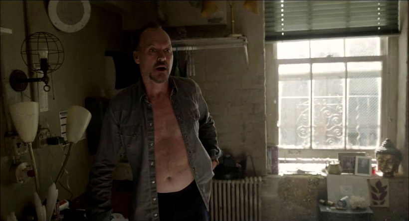 Michael Keaton se autoparodia y avanza hacia el Oscar con ‘Birdman’