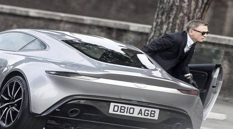 Adoquines limitan la velocidad del Aston Martin de James Bond