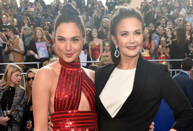 ‘Mujeres Maravillas de ayer y hoy’ brillaron juntas en la alfombra roja